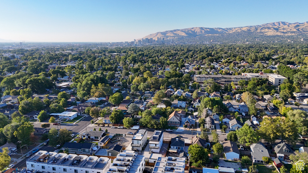 Drone / aerial view featuring a mountain view