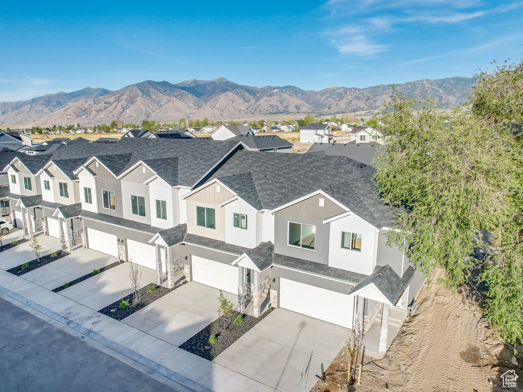 Drone / aerial view featuring a mountain view