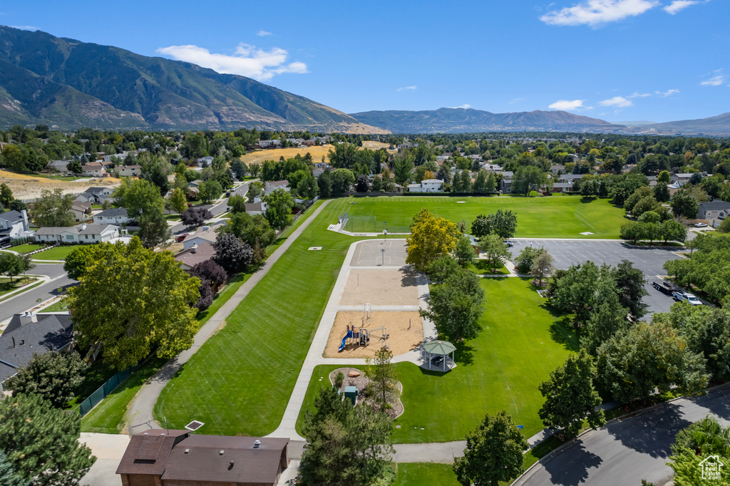 Aerial view with a mountain view