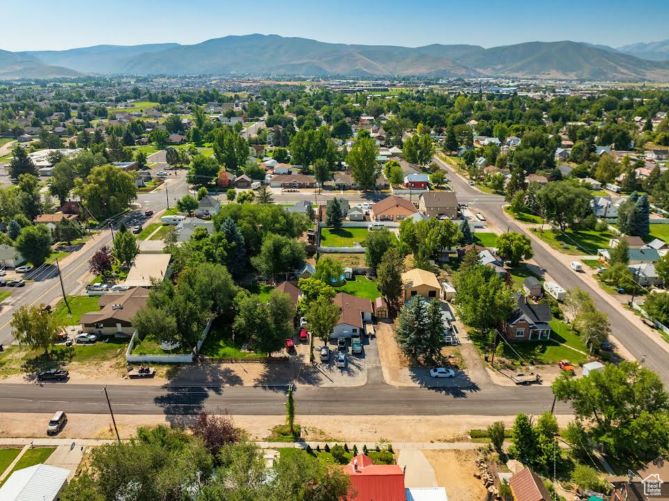 Aerial view with a mountain view