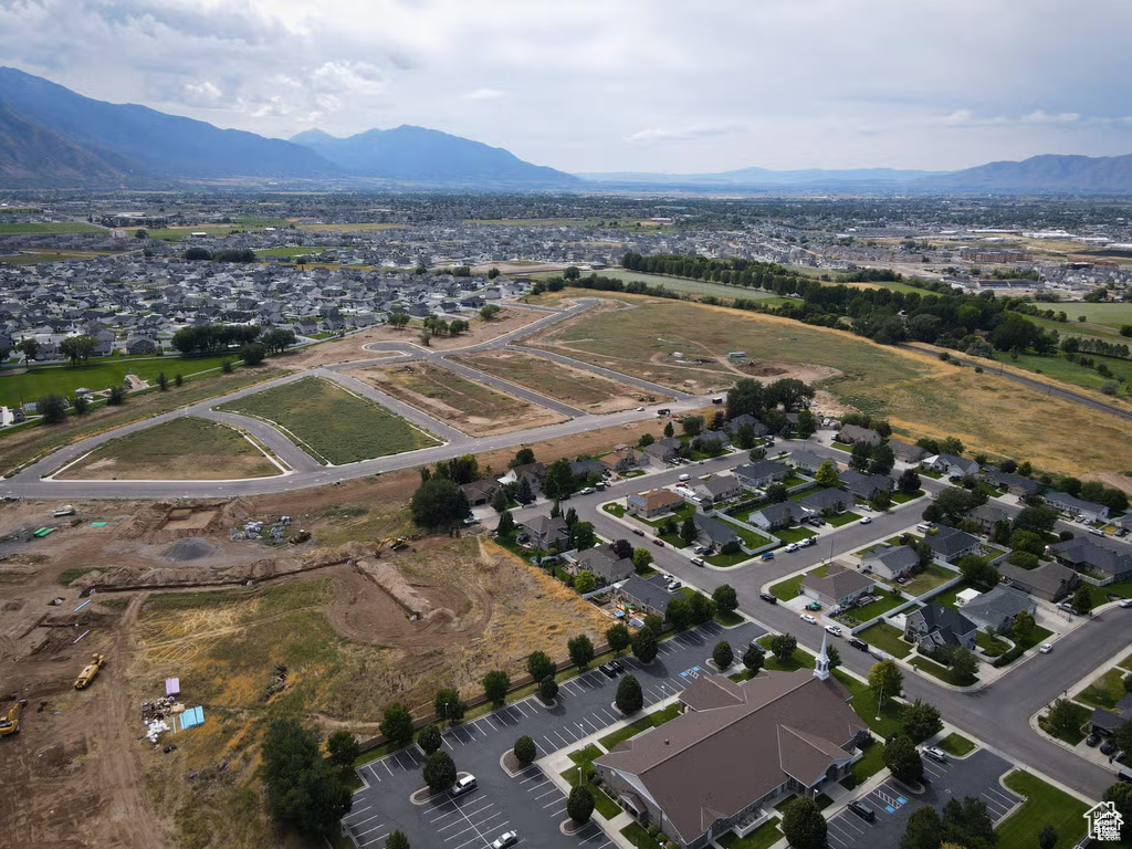 Aerial view with a mountain view