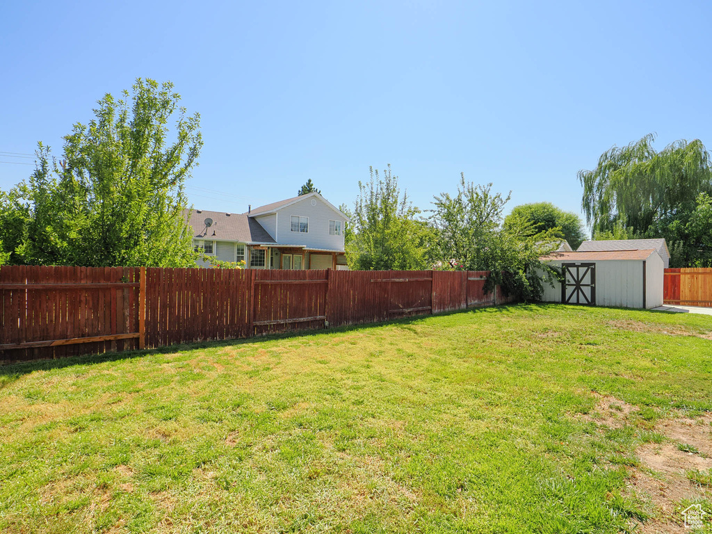 View of yard featuring a storage shed