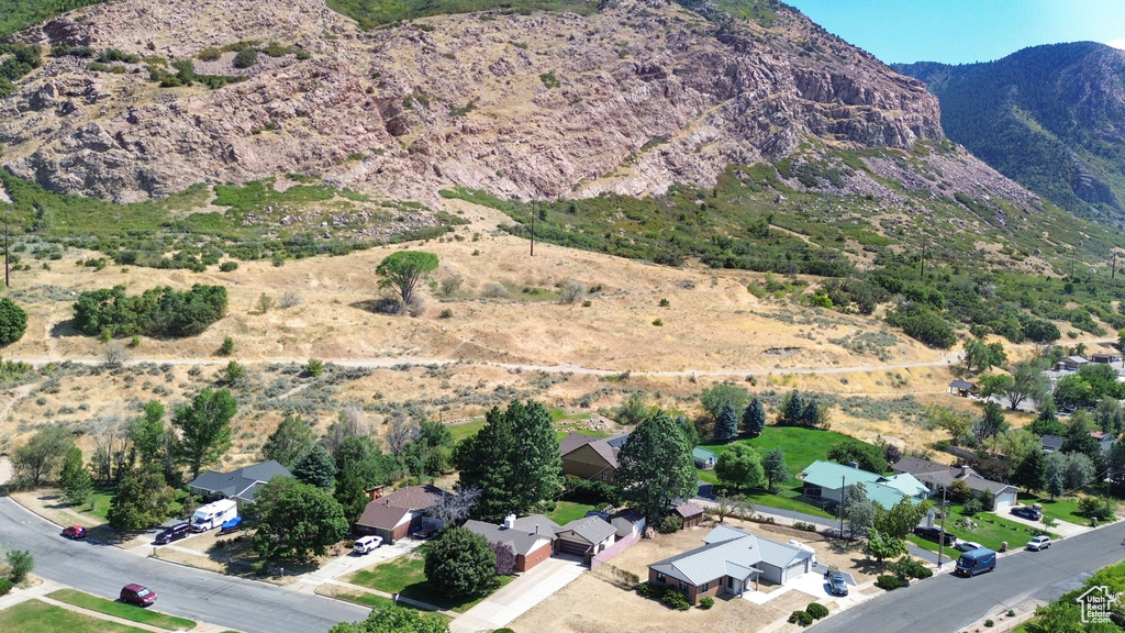 Birds eye view of property featuring a mountain view