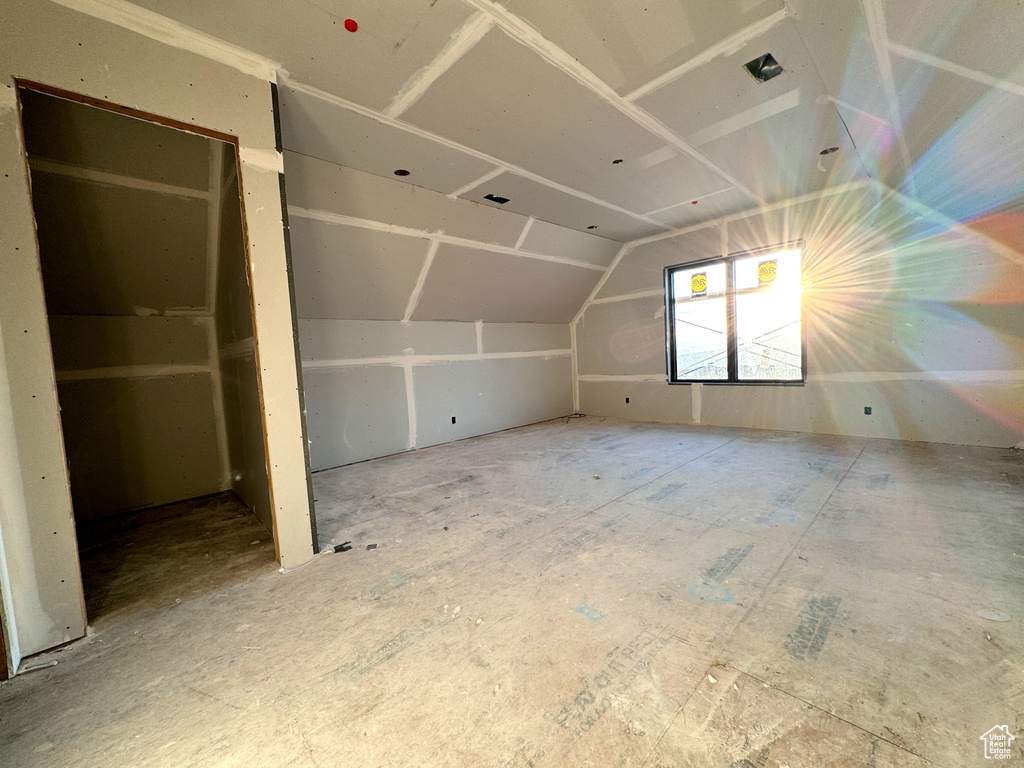 Bonus room with vaulted ceiling