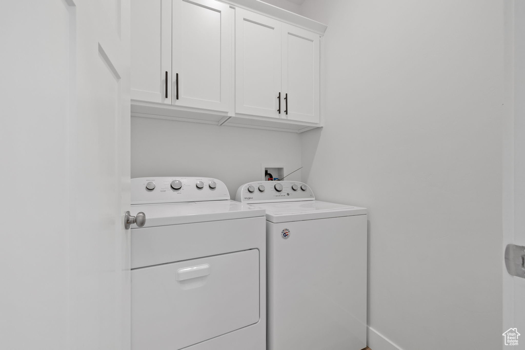 Clothes washing area with cabinets and independent washer and dryer