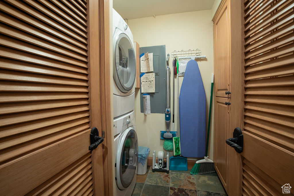 Laundry room with stacked washer / drying machine