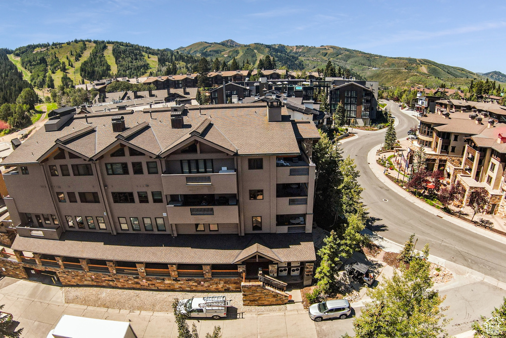 Drone / aerial view featuring a mountain view