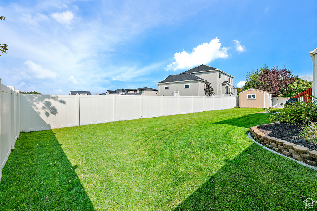 View of yard featuring a storage shed