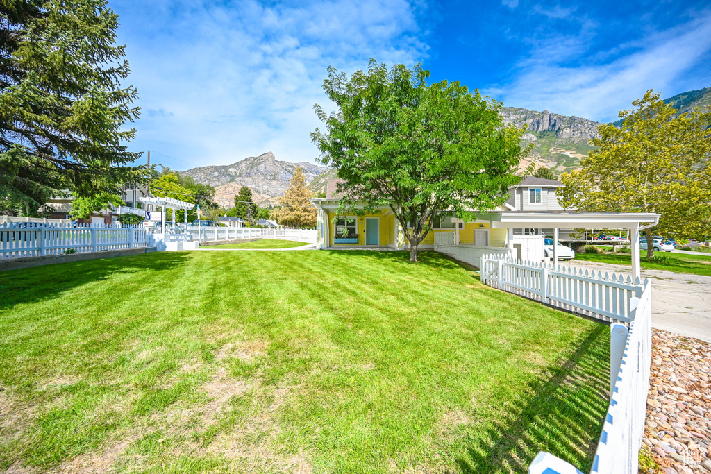 View of yard featuring a mountain view