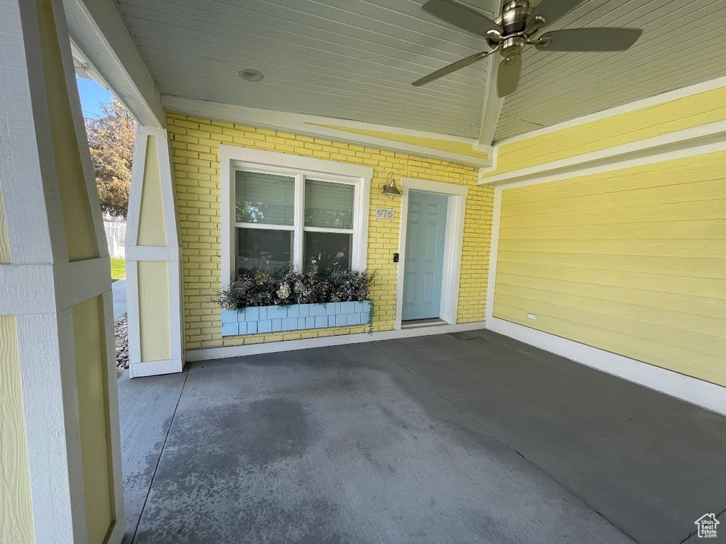 View of patio / terrace with ceiling fan