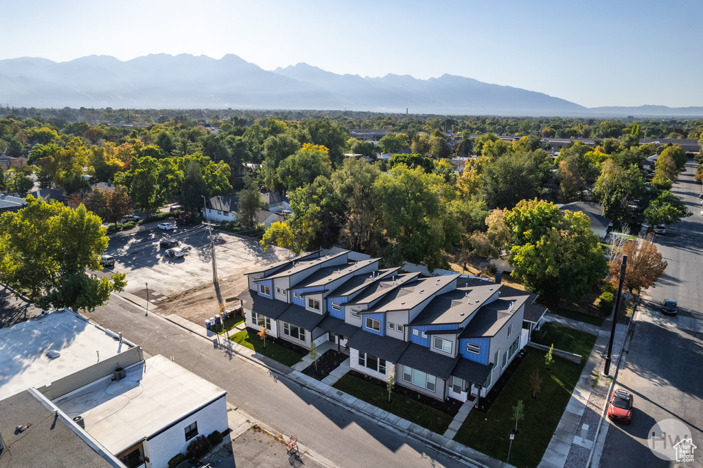 Drone / aerial view featuring a mountain view