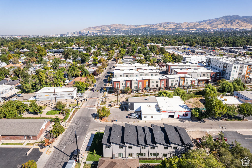 Aerial view with a mountain view