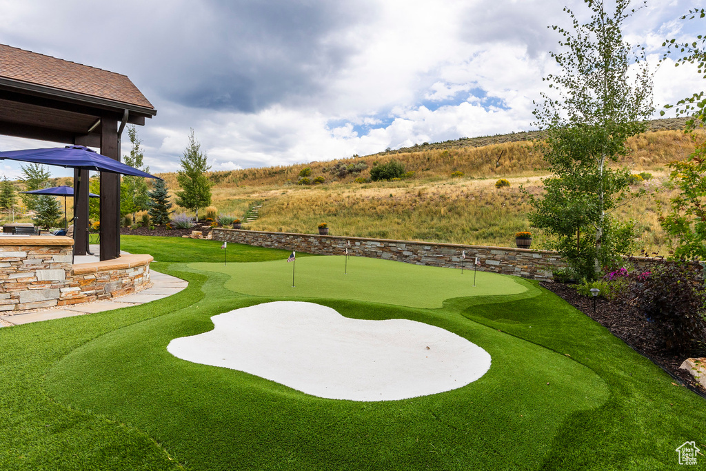 View of yard featuring an area to practice putting and golf course view
