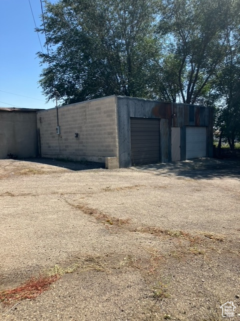 View of yard with a garage