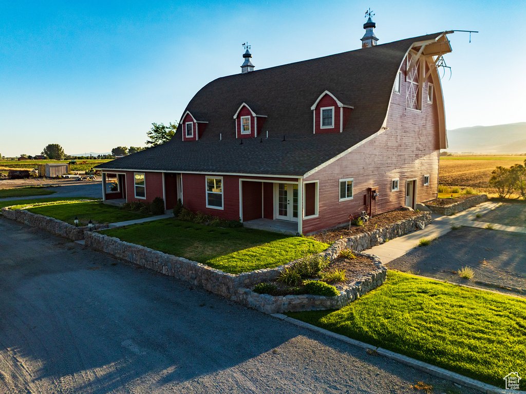 View of front of house featuring a front yard