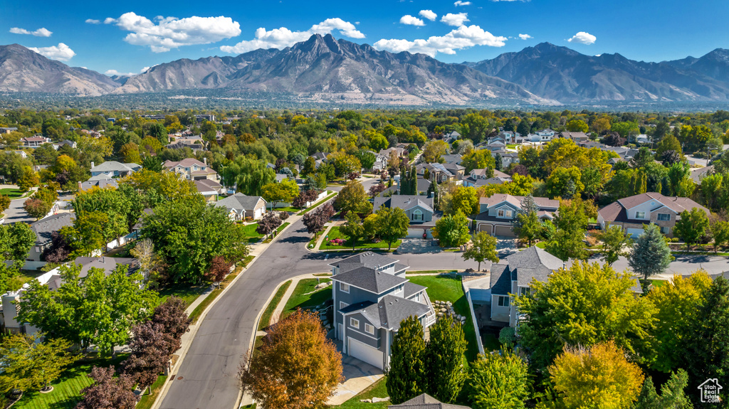 Drone / aerial view featuring a mountain view