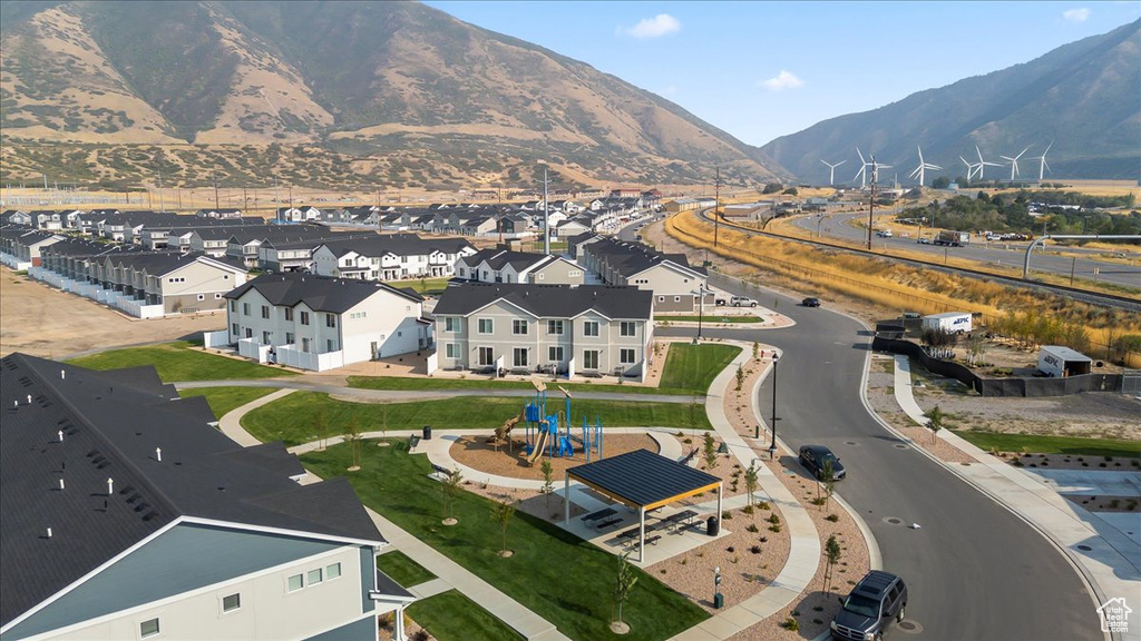 Bird's eye view with a mountain view