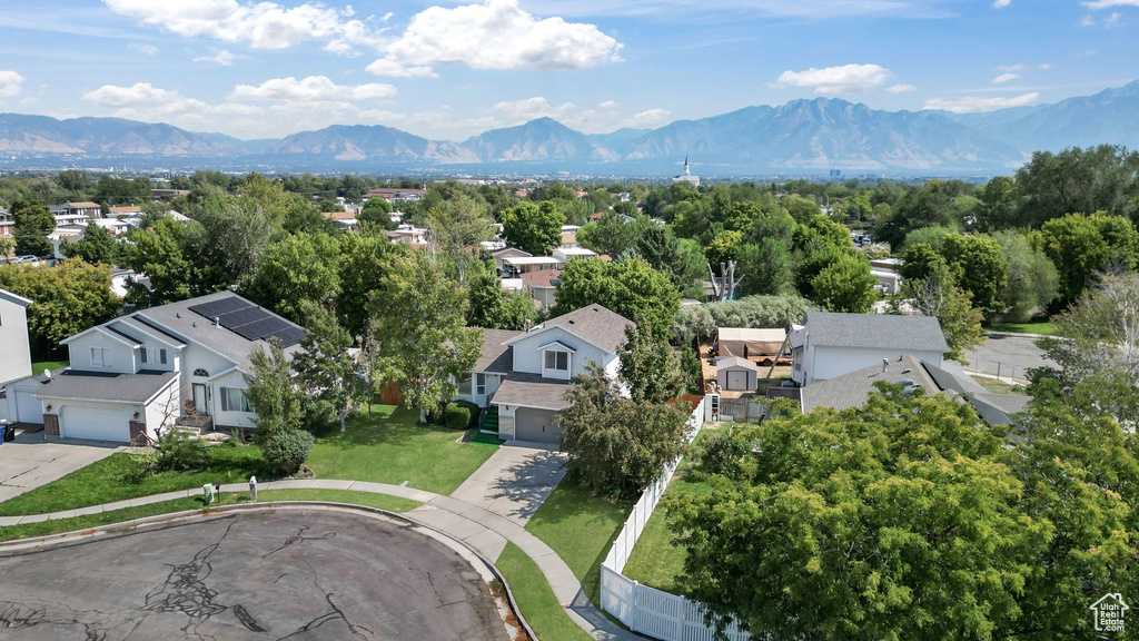 Aerial view with a mountain view