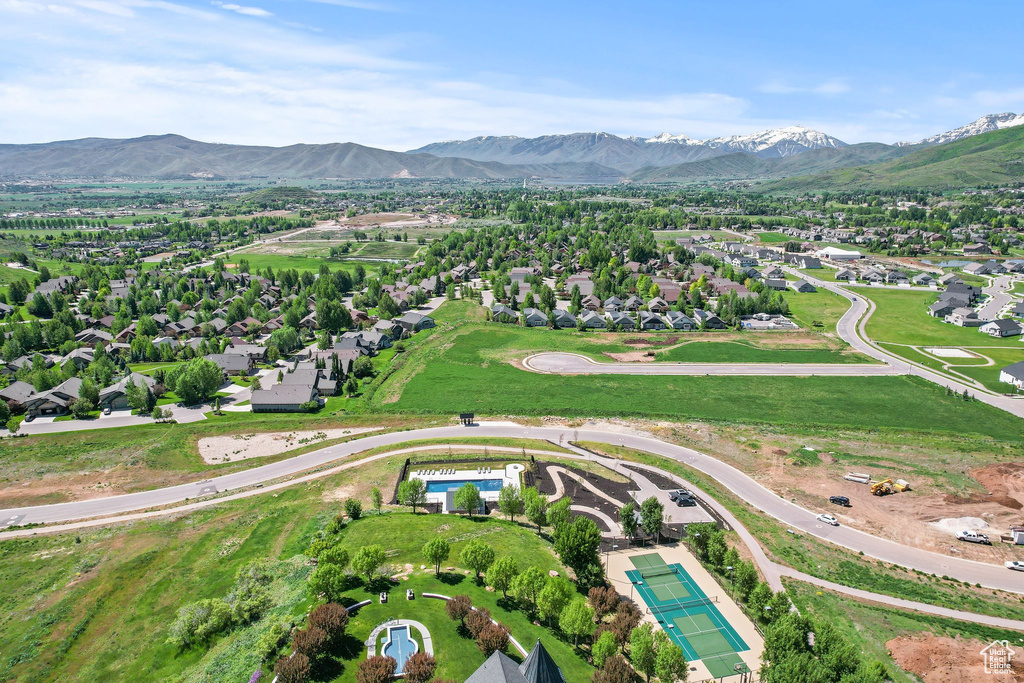 Drone / aerial view featuring a mountain view