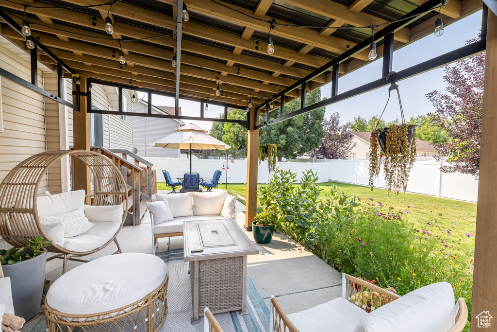 View of patio / terrace featuring outdoor lounge area