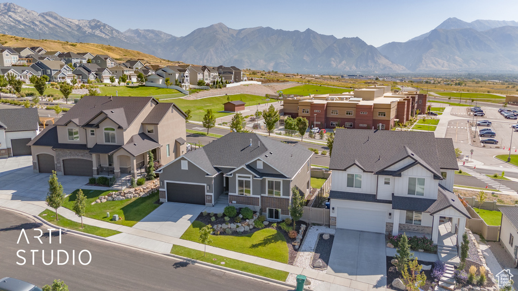 Aerial view with a mountain view