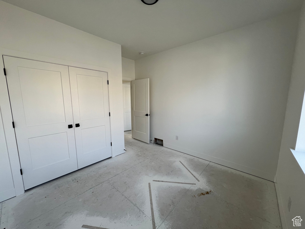 Unfurnished bedroom with a closet