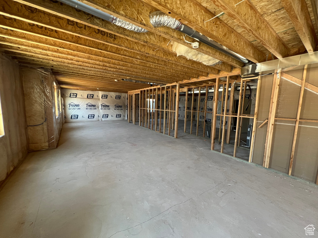 Misc room featuring concrete floors