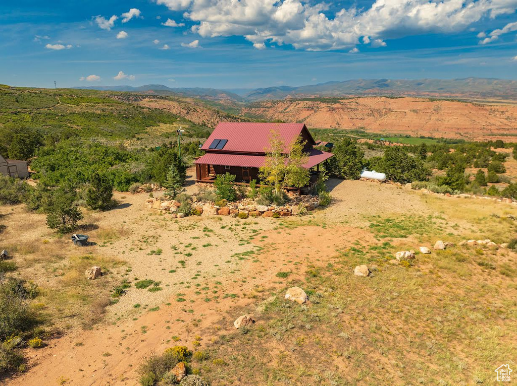 Bird\'s eye view with a mountain view