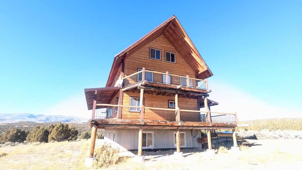 12495 E SOLITUDE DR Lapoint, UT 84039