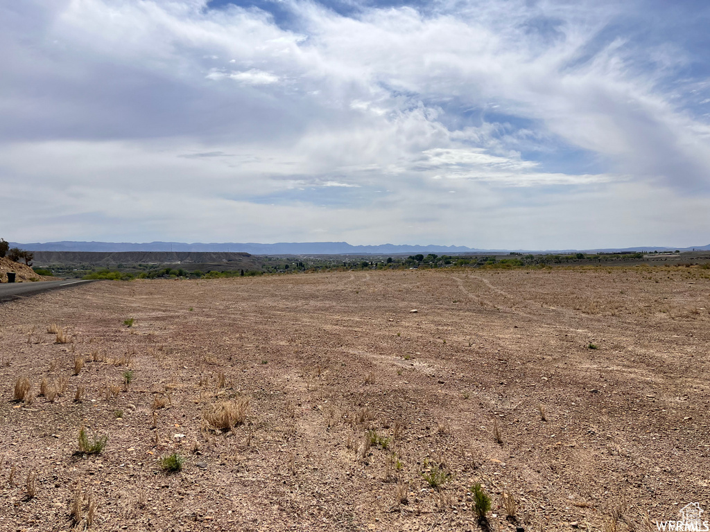 View of local wilderness featuring a mountain view