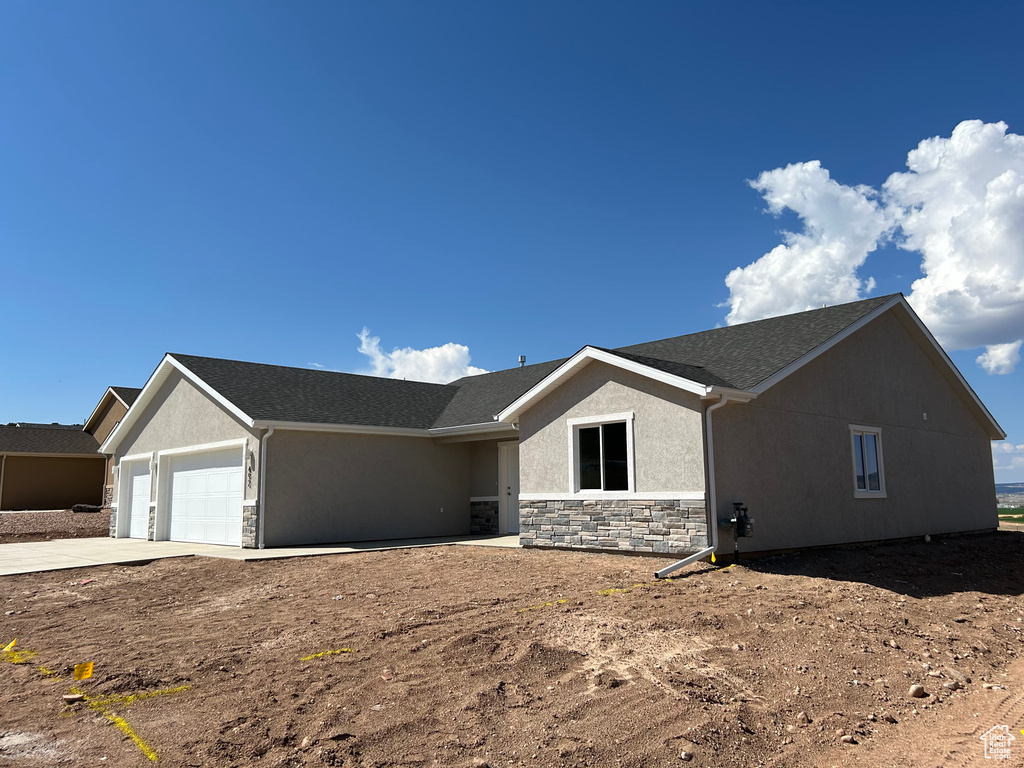 View of front facade with a garage