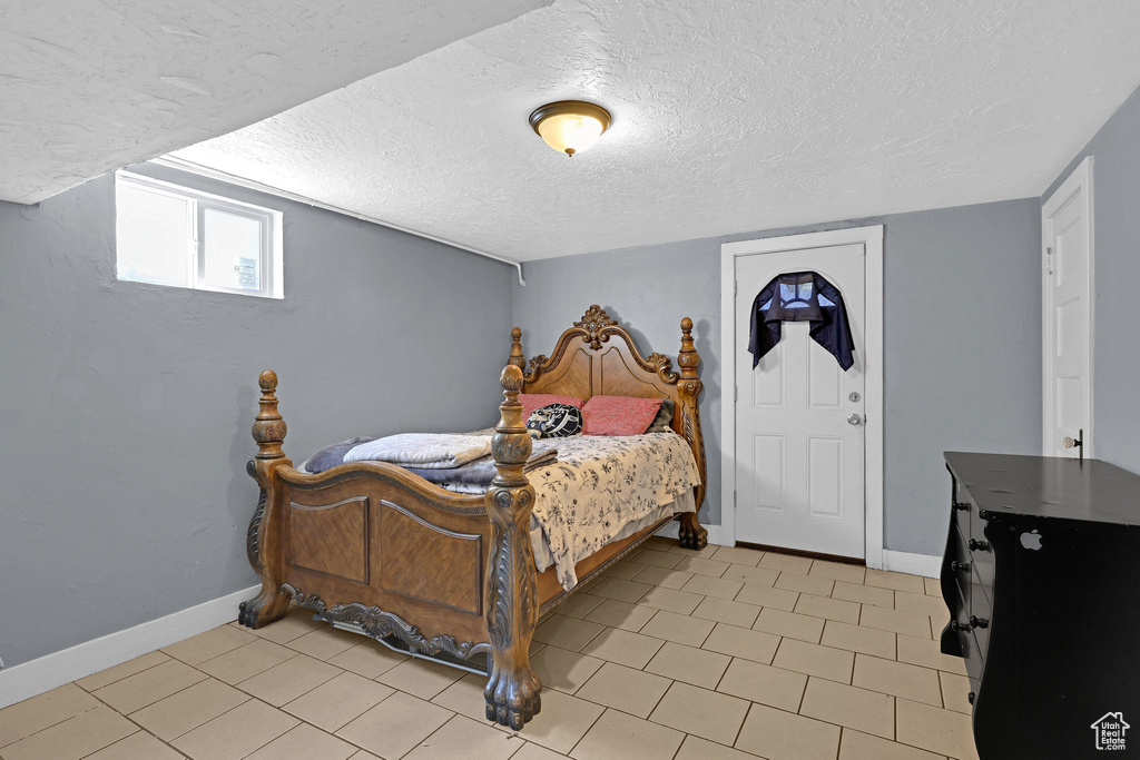 Bedroom with a textured ceiling