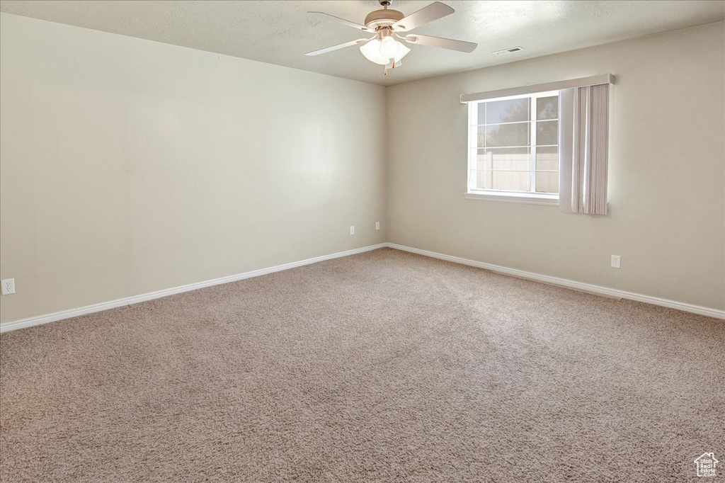 Unfurnished room with carpet flooring and ceiling fan