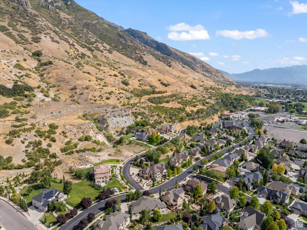 Birds eye view of property featuring a mountain view