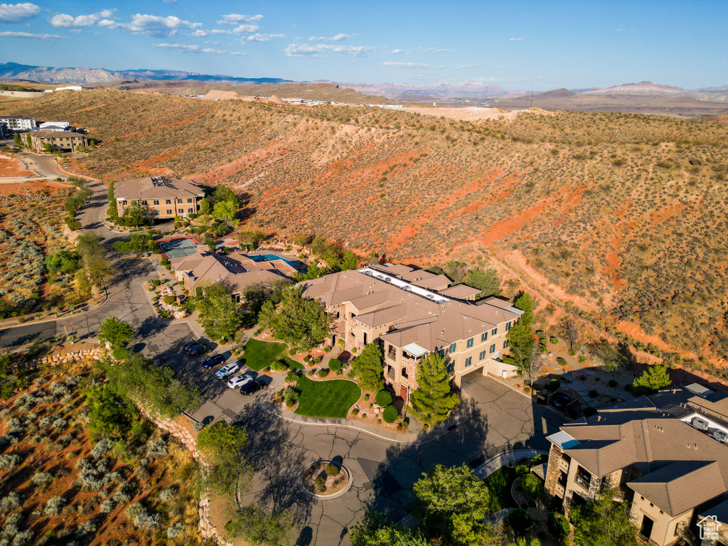 Birds eye view of property featuring a mountain view