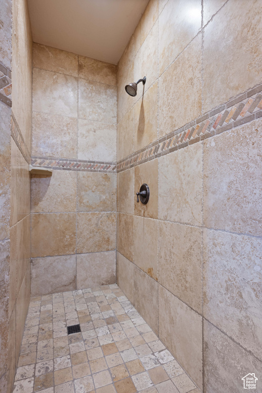 Bathroom featuring a tile shower