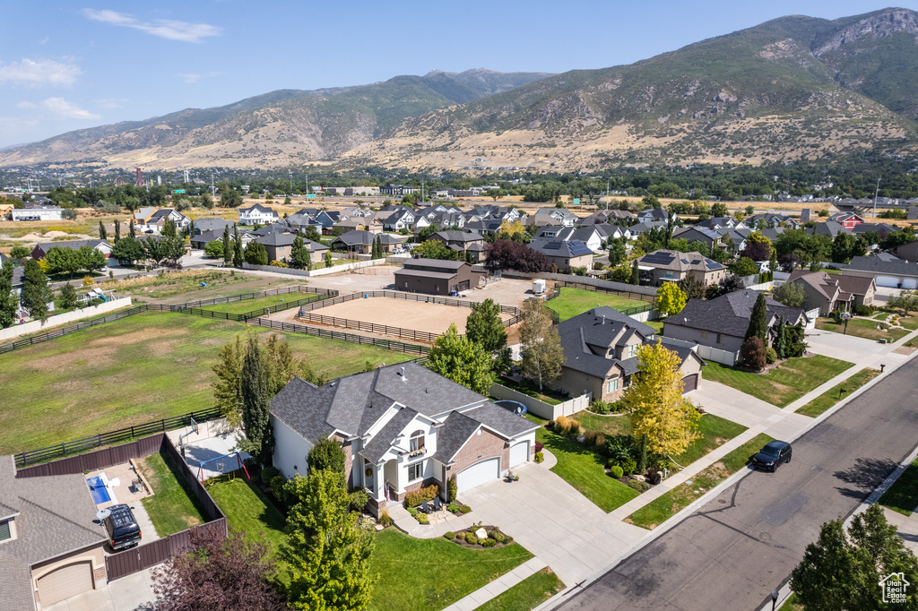 Aerial view with a mountain view