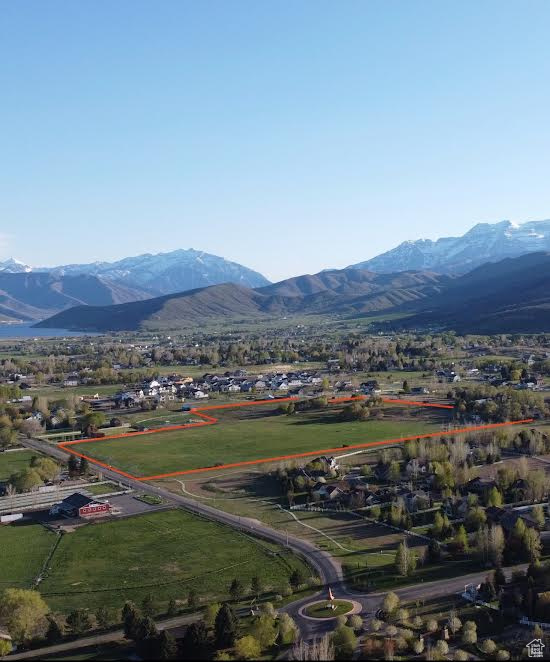 Bird\\\'s eye view featuring a mountain view