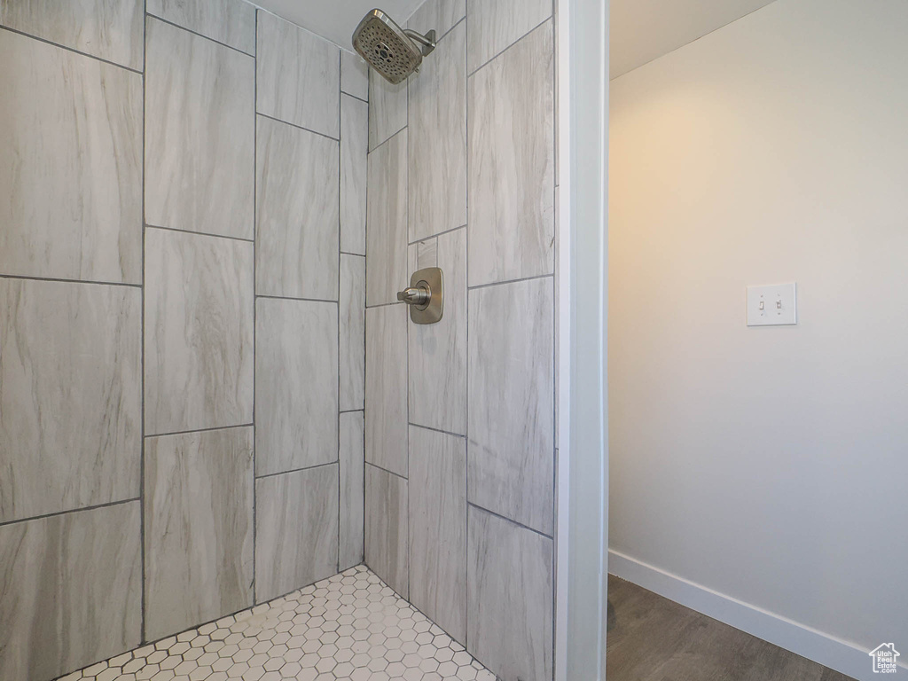 Bathroom featuring a tile shower