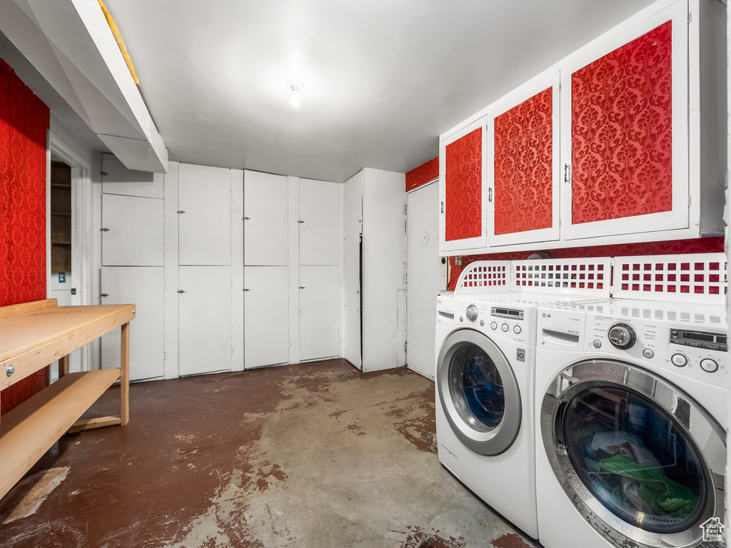 Laundry room featuring cabinets and independent washer and dryer