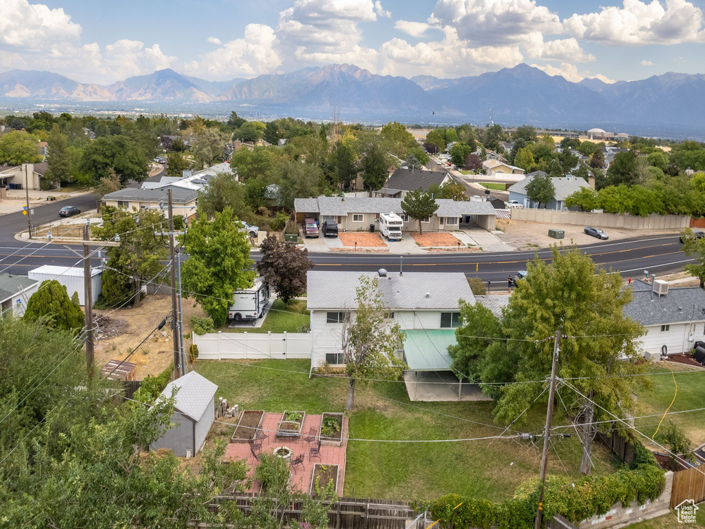 Aerial view with a mountain view