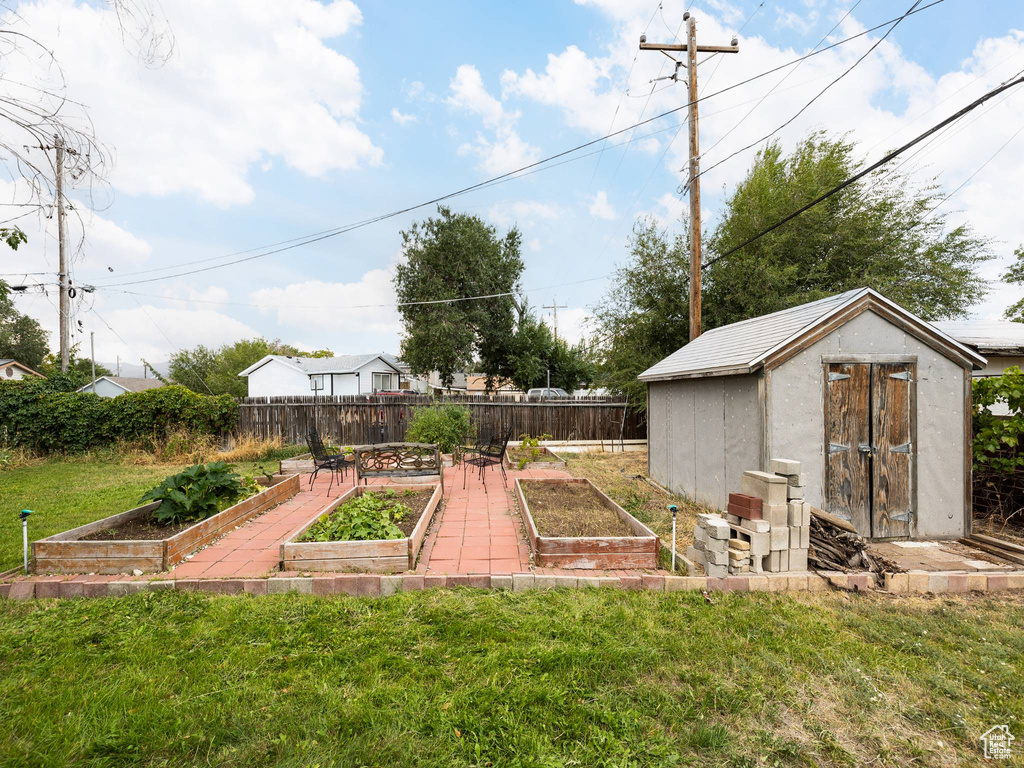 View of yard featuring a storage unit