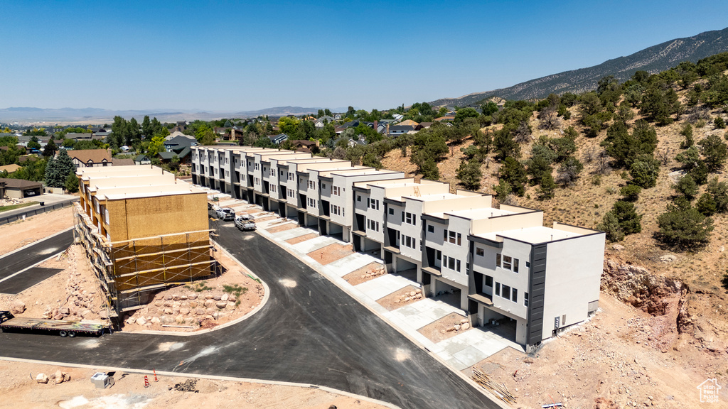 Birds eye view of property featuring a mountain view