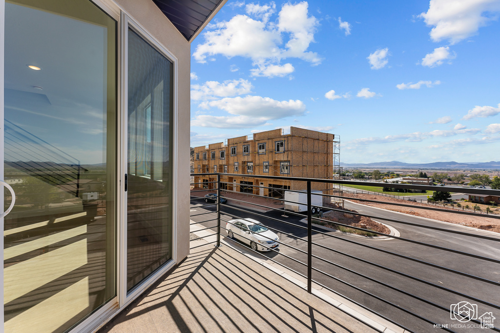 Balcony featuring a mountain view