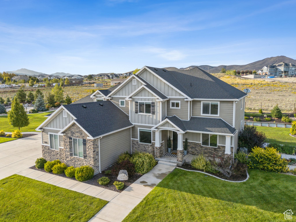 Craftsman inspired home with a mountain view and a front yard