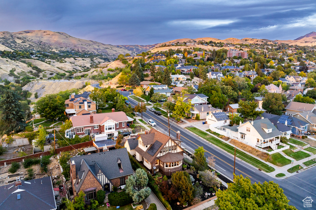 Bird's eye view with a mountain view