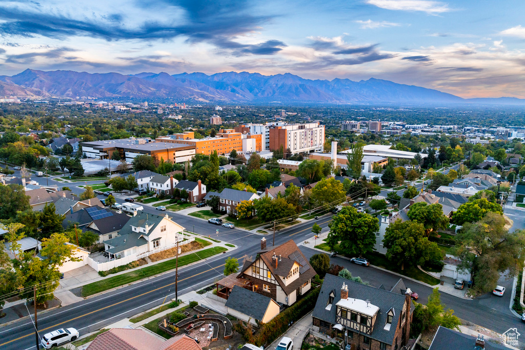 Aerial view with a mountain view