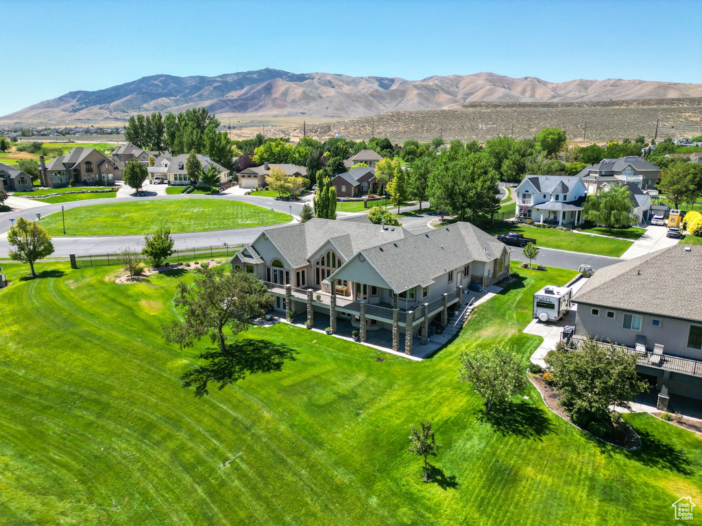 Birds eye view of property featuring a mountain view