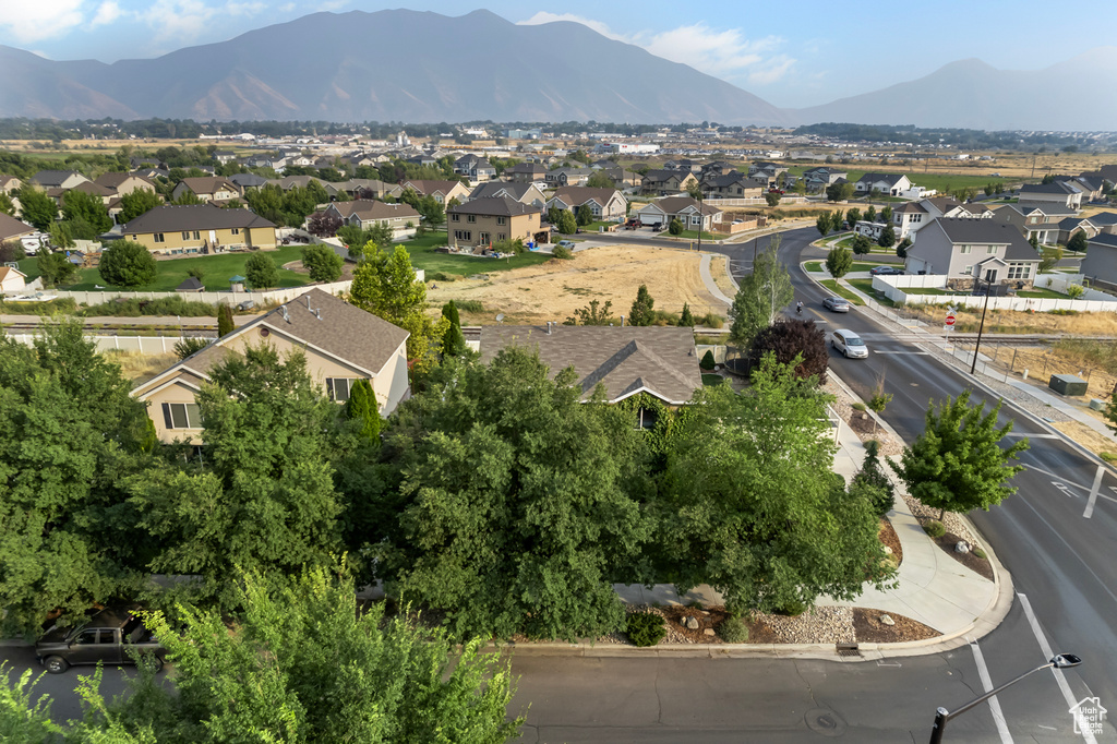 Drone / aerial view featuring a mountain view