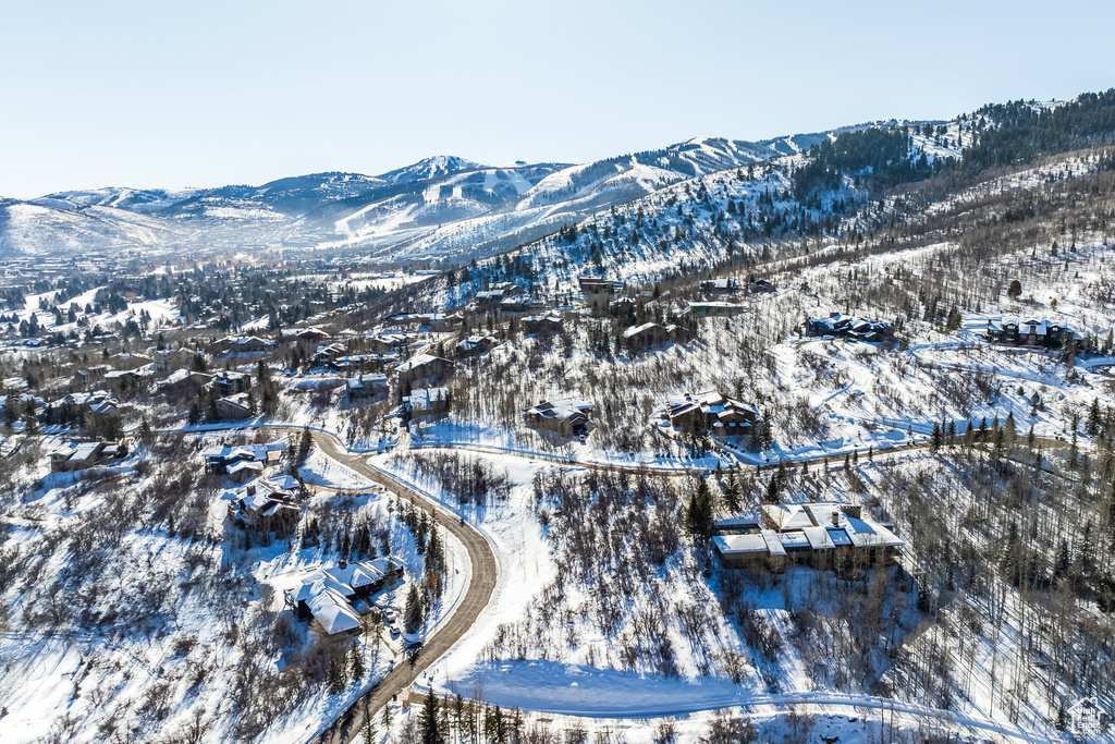 Snowy aerial view featuring a mountain view